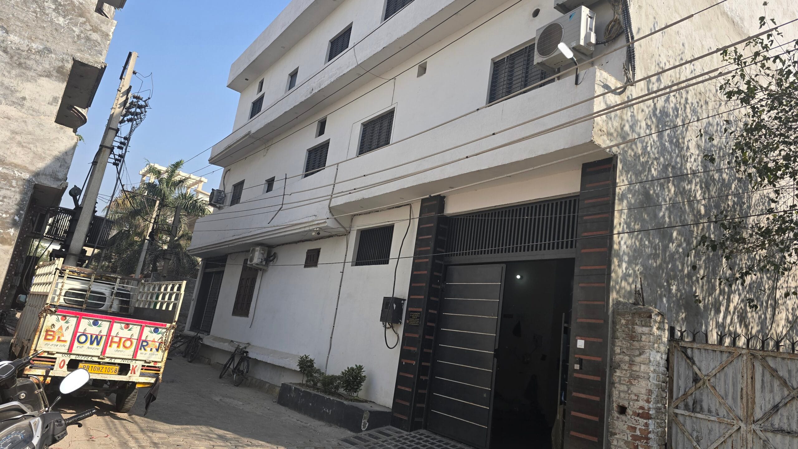 A N FASHION FACTORY PHOTO LEXCOT